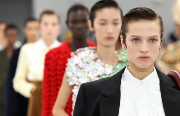 Sound like a fashion expert. Learn how to say Loewe.