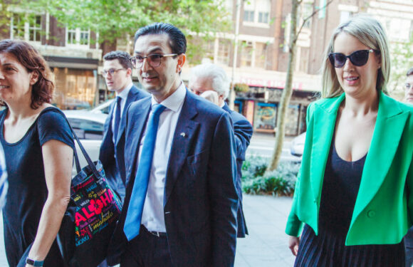 Surgeon denies breaking US law by holding ‘clinic’ to meet patients