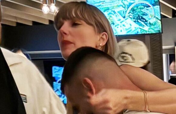 Taylor Swift cuddles up to new beau Travis Kelce