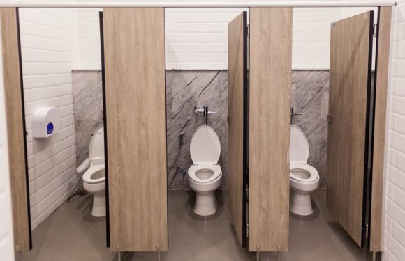 Terrifying warning over 'tiny marks' on toilet paper in public toilets