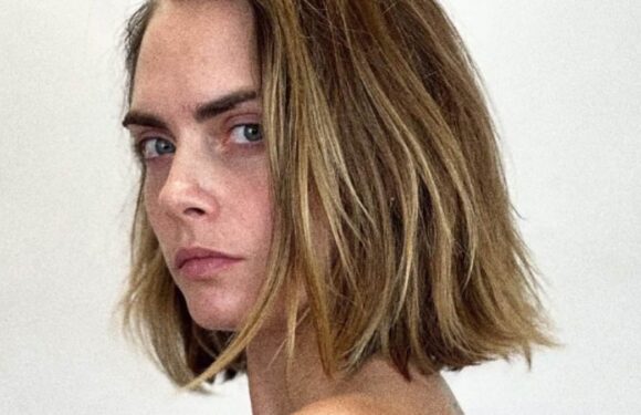 Topless Cara Delevingne suffers an embarrassing blunder