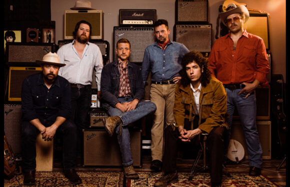 Tyler Childers Announces 'Mule Pull '24 Tour' Dates