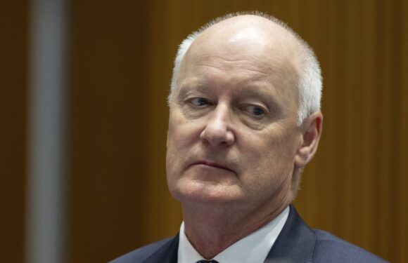 Under-fire Qantas chairman digs in over future in hostile Senate hearing