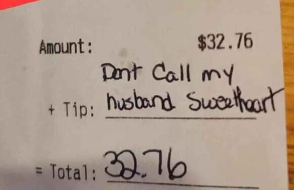 Waitress left with no tip after calling customer sweetheart