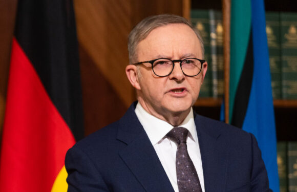 As it happened: PM to address nation regardless of referendum result tomorrow night; first Israel rescue flight to leave today