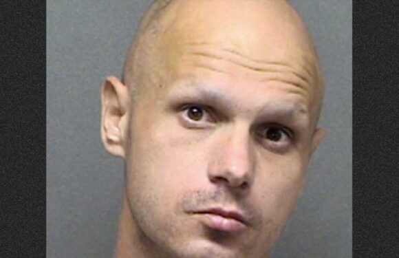 Cops Follow Trail of Blood to Severed Head In Bathtub After Man Tells Them 'I Just Killed Somebody'