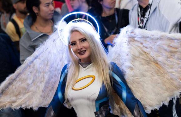 Cosplayers descend on NYC Comic Con including a latex-clad Catwoman who said her risque outfit was inspired by her mom | The Sun