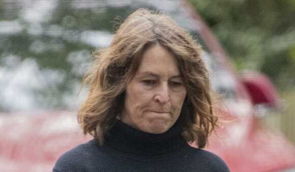 EXC Friends' Helen Baxendale looks sombre after Matthew Perry's death