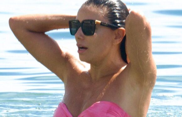 Eva Longoria looks incredible as she hits the beach in hot pink bikini