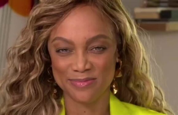 Experts reveal tips on how to smile for picture-perfect photos