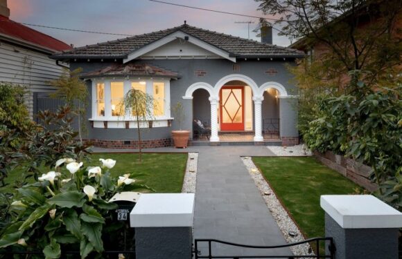 Eye-catching Brunswick reno soars to $2.65m in hard-fought auction