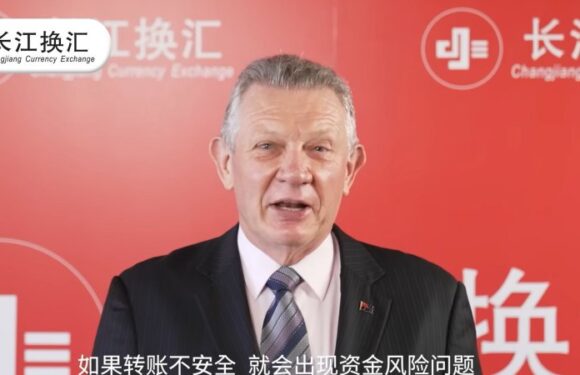 Former minister says he was duped by alleged money laundering gangsters