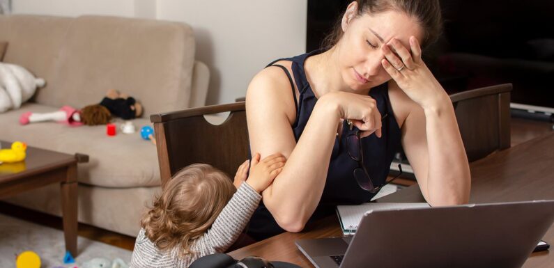 Half a million jobless parents on benefits face 30 hours work search