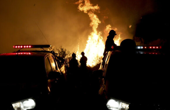 Homes destroyed, hundreds evacuate resort city as campfire coffee starts fire