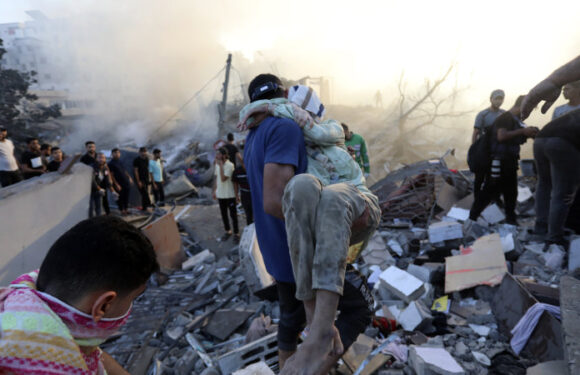 Israel bombs southern Gaza as world leaders seek pause in fighting