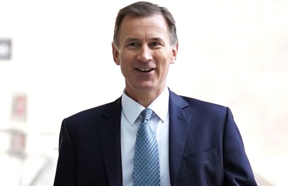 Jeremy Hunt will leave tax cuts decision until 'last possible moment'