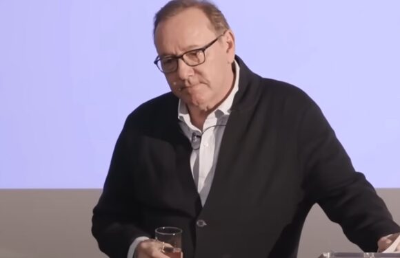 Kevin Spacey Gets Standing Ovation at Oxford Lecture on 'Cancel Culture': Watch His Emotional Performance