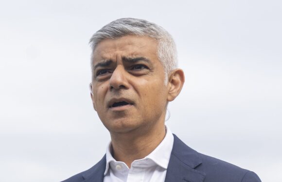Khan 'gives firms £151m of contracts to track down Ulez fine dodgers