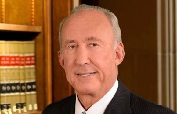 Lawyer who advised judge in Manson trial kills wife in murder-suicide