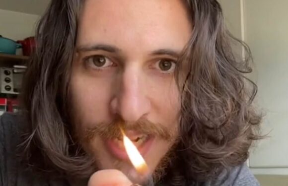 Man reveals how to use a lighter WITHOUT getting burnt