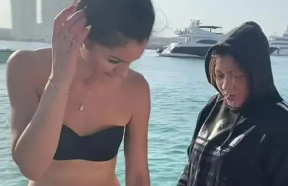 Model leaves people utterly stunned as she plays with her kid on a yacht but seems to have forgotten her bikini bottoms | The Sun