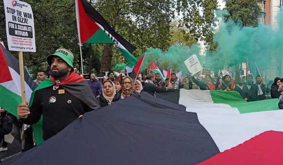 Outrage as London tube driver whips up pro-Palestinian chants