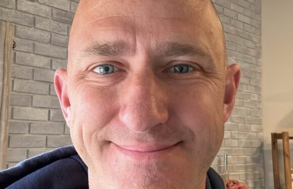 Pilot who tried to crash passenger plane is loving father – neighbors