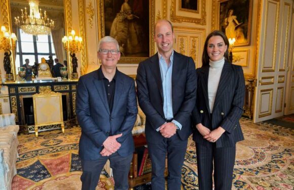 Prince William & Kate met with Apple CEO Tim Cook & got new iPhones
