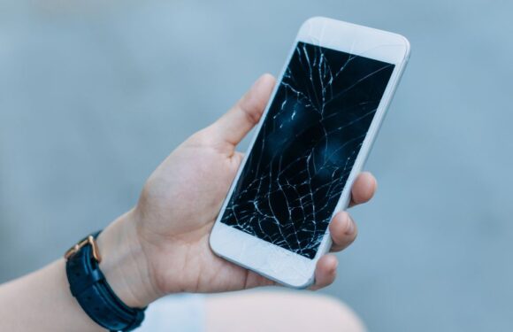Psychologist shares top tips to combat the fear – of being without your phone