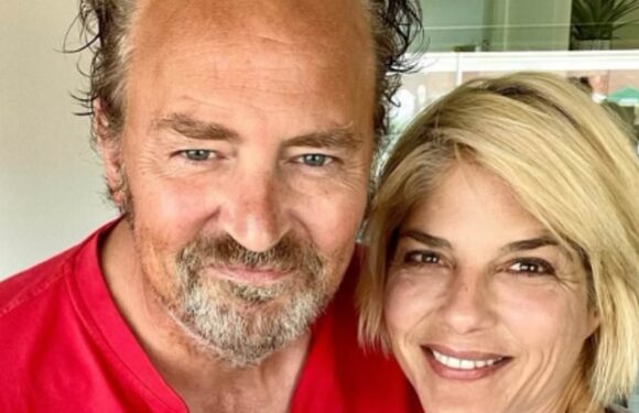 Selma Blair and Olivia Munn lead tributes to Matthew Perry