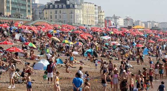 Sun-drenched Brits take ‘bunk off’ Monday to bask in temperatures of up to 25C