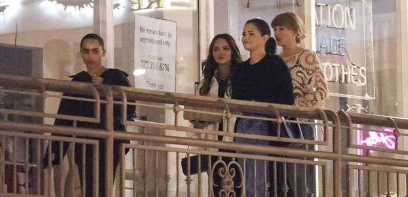 Taylor Swift Grabs Dinner With Selena Gomez And Zoë Kravitz in L.A.