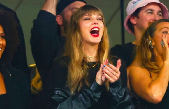 Taylor Swift seemed like a ‘teenage fan girl’ while cheering for Travis Kelce