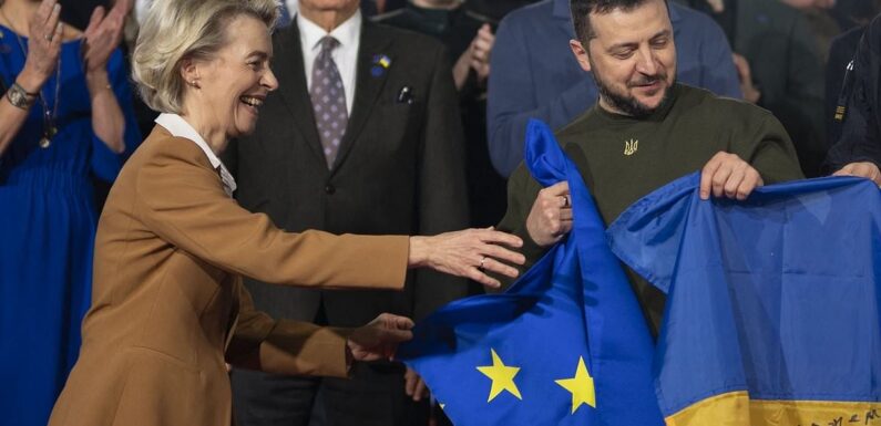 The EU 'will announce Ukraine membership talks in December'