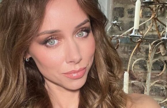 Una Healy branded ‘gorgeous’ while posing in colourful bikini as she turns 42