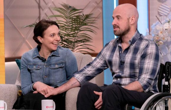 Who is Amanda Abbington's fiance Jonathan Goodwin? | The Sun