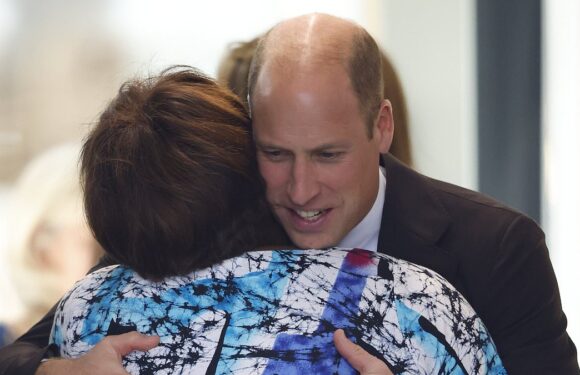 William jokes 'who is pinching my bottom?' while posing for photo