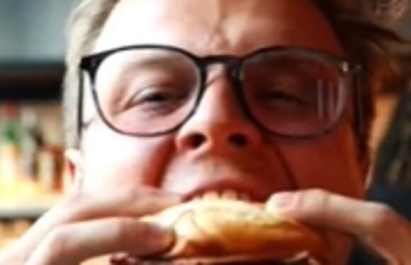You've been eating burgers WRONG! Food fan claims there's a better way