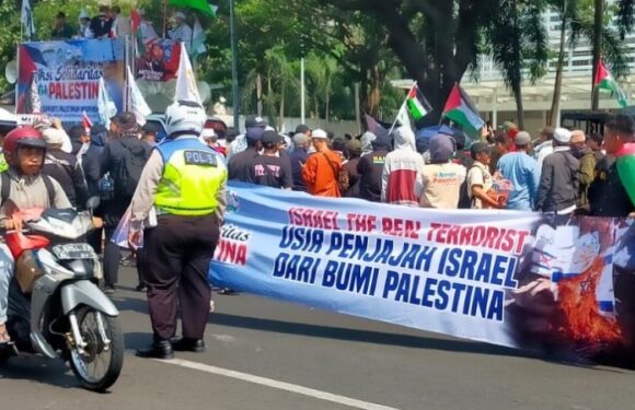 ‘We hear the call of jihad’: Indonesian hardliners take pro-Palestinian message to US embassy