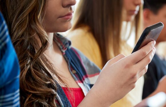 1 in 6 secondary school teens sent naked photos or asked to share them