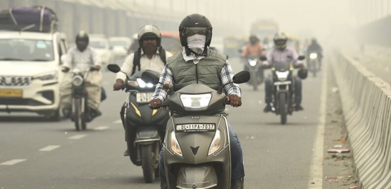 Air pollution reaches the near-maximum level possible in Delhi