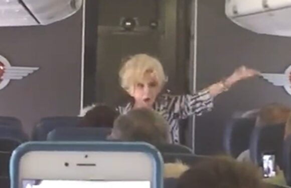 Brenda Lee Sings 'Rockin' Around the Christmas Tree' On Plane Intercom