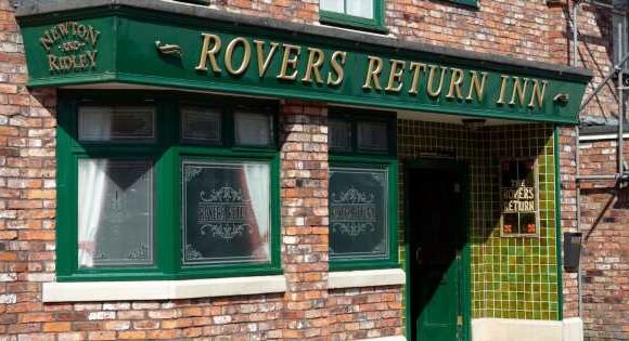 Corrie star accidentally leaks new Rovers Return landlord in awkward blunder