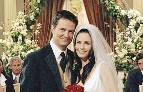 Courteney Cox pays emotional tribute to Matthew Perry