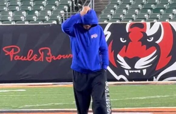 Damar Hamlin Emotional in Postgame Moment, First Return to Cincinnati