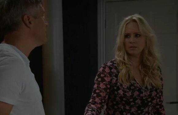Emmerdale fans ‘twig’ major baby bombshell in steamy new love triangle