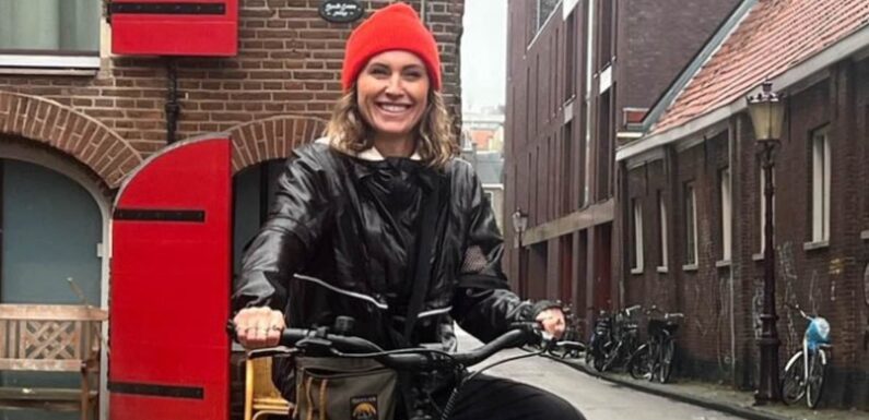 Eurosport host defends her decision not to wear a cycle helmet