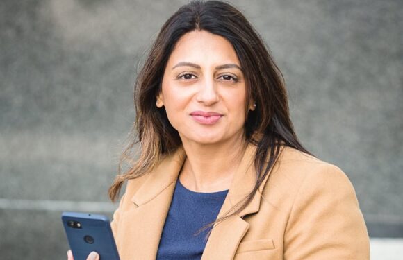 Ex-teacher reveals why she refuses to give 10-year-old son a phone