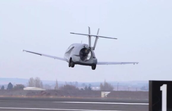 Flying sports car turns into plane in three minutes – but it doesn’t come cheap