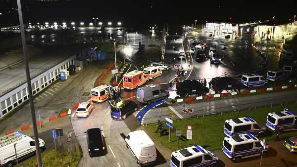 Hamburg airport 'hostage' terror: Man 'abducts his daughter, 4